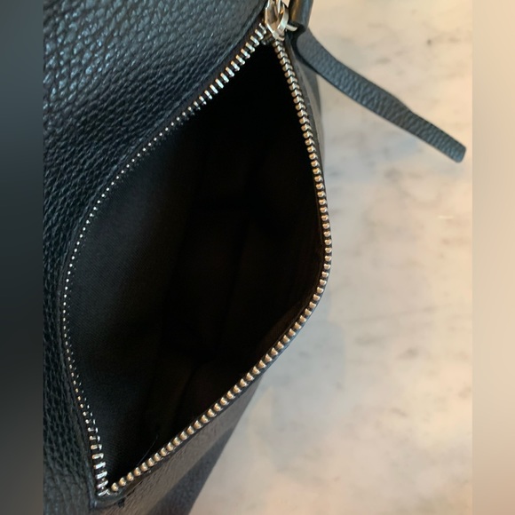 Black pebbled leather bag with long strap and zipper pocket + inside pockets - Picture 6 of 13